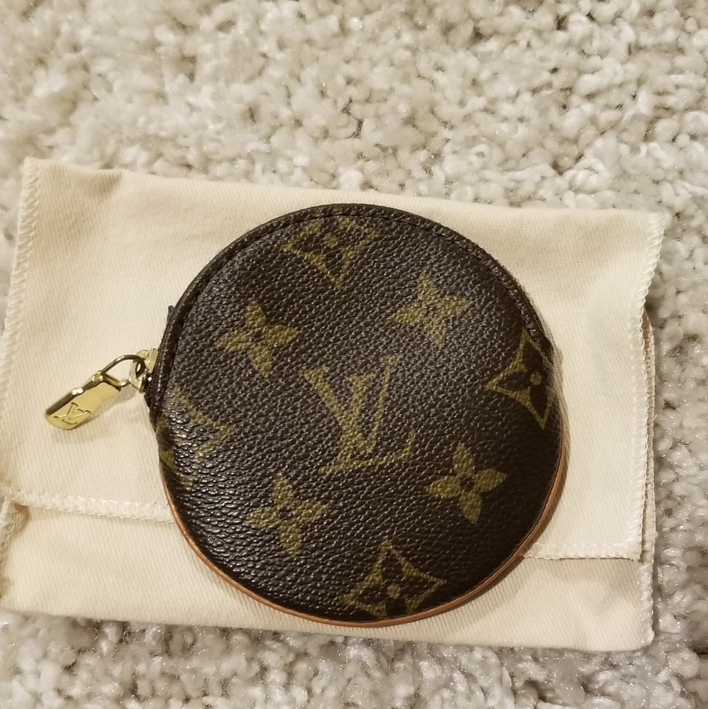 ❌ SOLD ❌ Louis Vuitton Round Coin Purse
